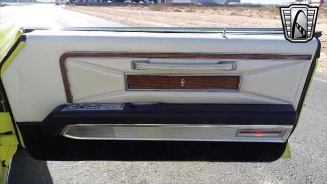 used 1971 Lincoln Continental car, priced at $14,500