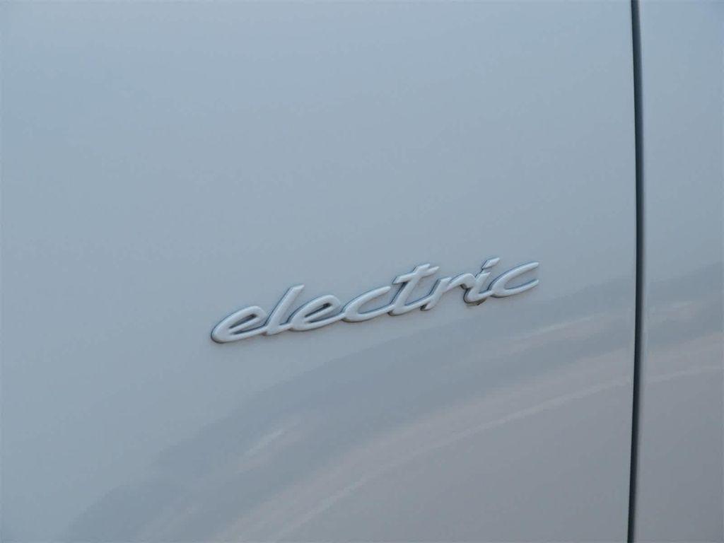 new 2025 Porsche Macan car, priced at $128,055