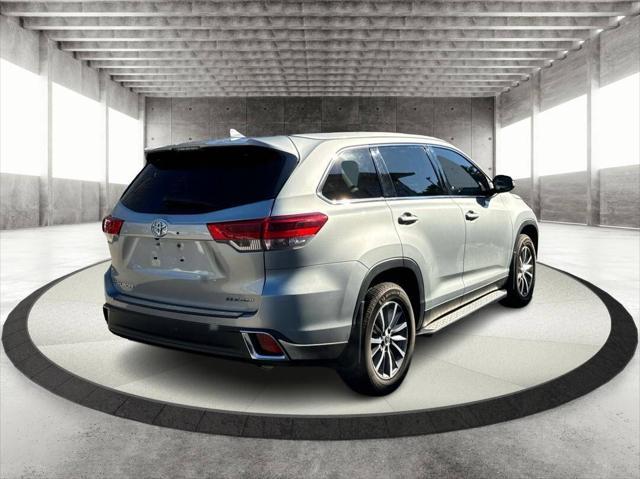 used 2019 Toyota Highlander car, priced at $27,995