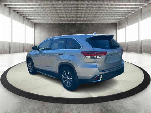 used 2019 Toyota Highlander car, priced at $27,995