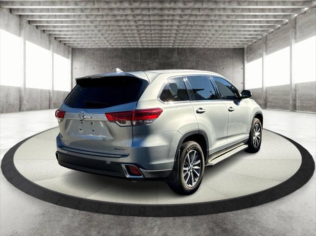 used 2019 Toyota Highlander car, priced at $27,995