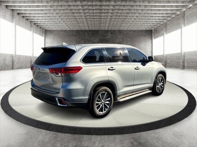 used 2019 Toyota Highlander car, priced at $27,995