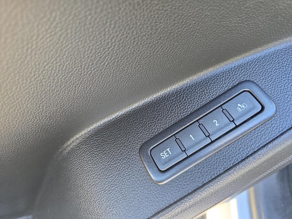 used 2018 GMC Yukon car, priced at $27,955