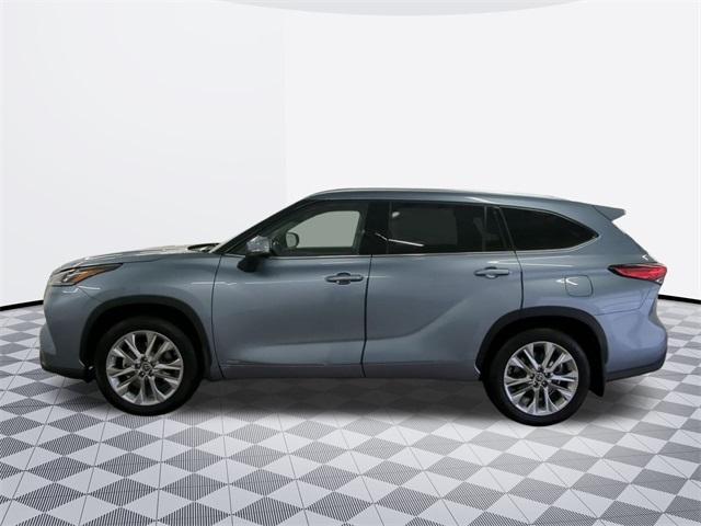 used 2022 Toyota Highlander Hybrid car, priced at $46,000