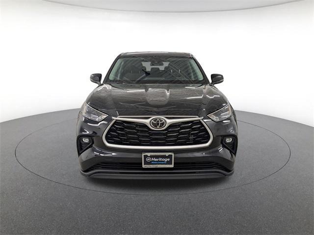 used 2024 Toyota Highlander car, priced at $32,900