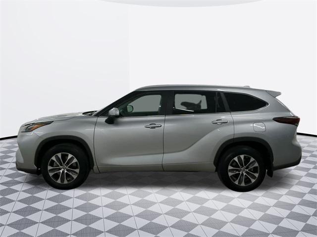 used 2024 Toyota Highlander car, priced at $41,500