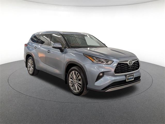 used 2022 Toyota Highlander car, priced at $37,500