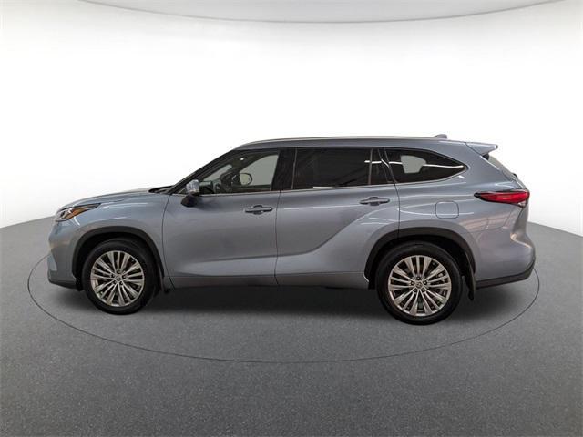 used 2022 Toyota Highlander car, priced at $37,500