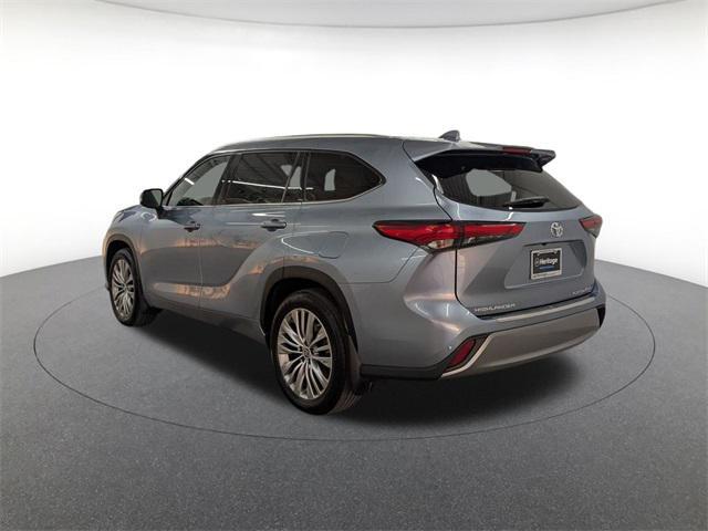 used 2022 Toyota Highlander car, priced at $37,500