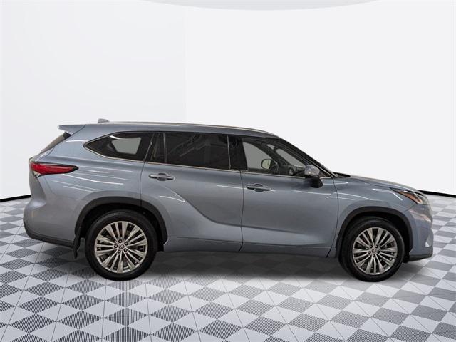 used 2022 Toyota Highlander car, priced at $41,000