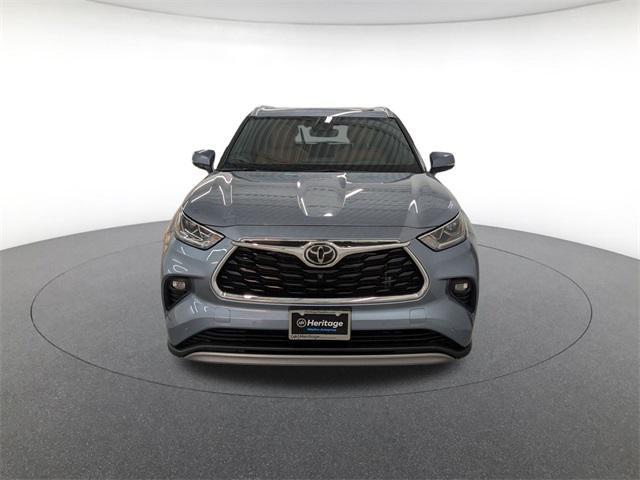 used 2022 Toyota Highlander car, priced at $37,500