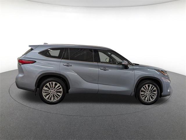 used 2022 Toyota Highlander car, priced at $37,500