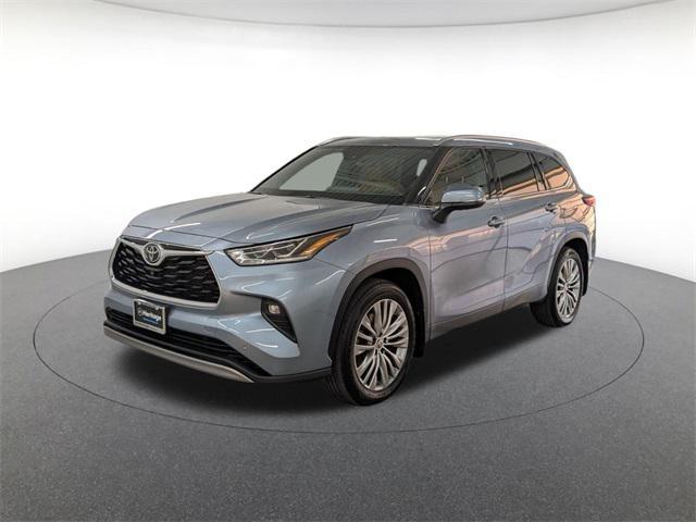 used 2022 Toyota Highlander car, priced at $37,500