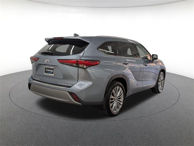 used 2022 Toyota Highlander car, priced at $37,500