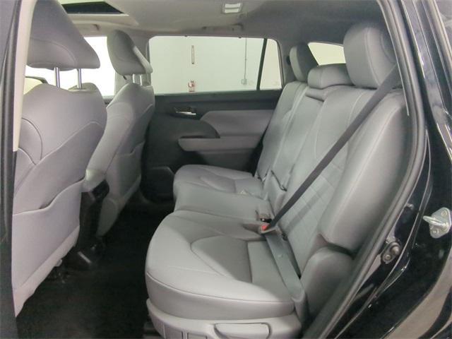 used 2021 Toyota Highlander car, priced at $34,500