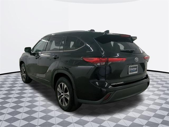 used 2021 Toyota Highlander car, priced at $34,500