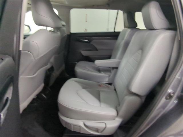 used 2021 Toyota Highlander car, priced at $34,500