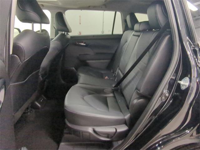 used 2021 Toyota Highlander car, priced at $35,400