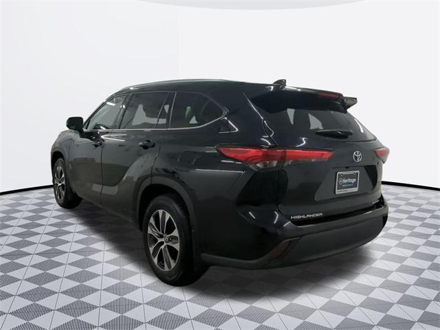 used 2021 Toyota Highlander car, priced at $35,400