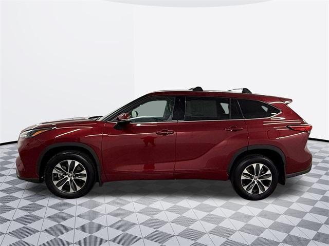 used 2022 Toyota Highlander car, priced at $37,000