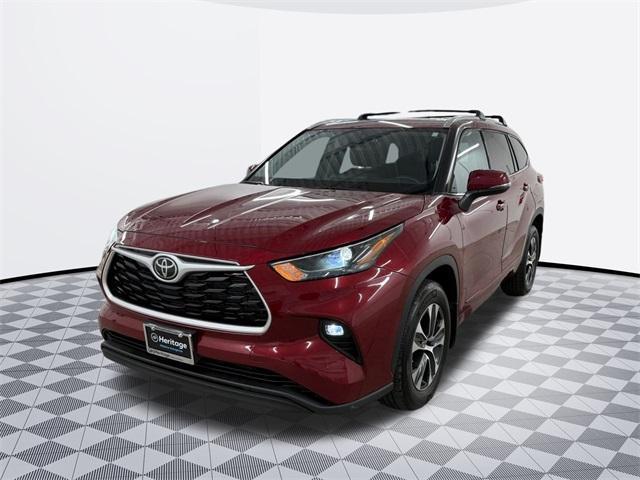 used 2022 Toyota Highlander car, priced at $37,500