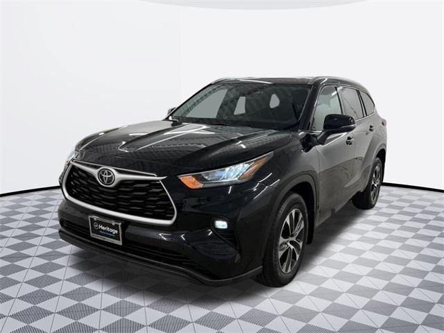 used 2020 Toyota Highlander car, priced at $34,500