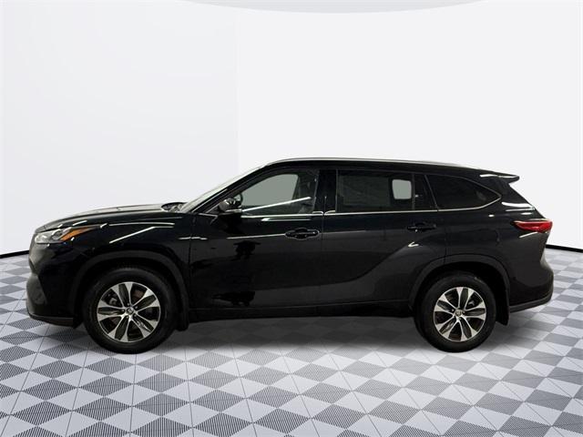 used 2020 Toyota Highlander car, priced at $34,500