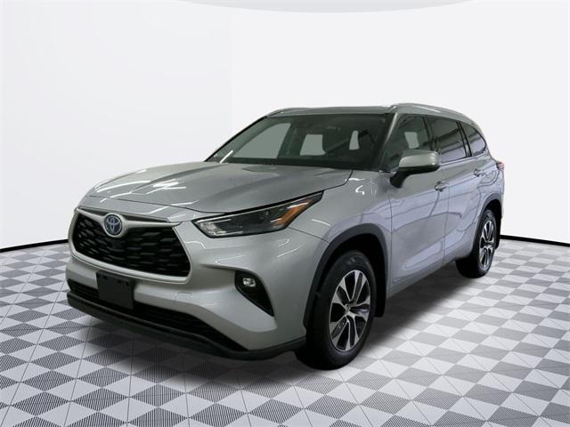 used 2022 Toyota Highlander Hybrid car, priced at $41,000