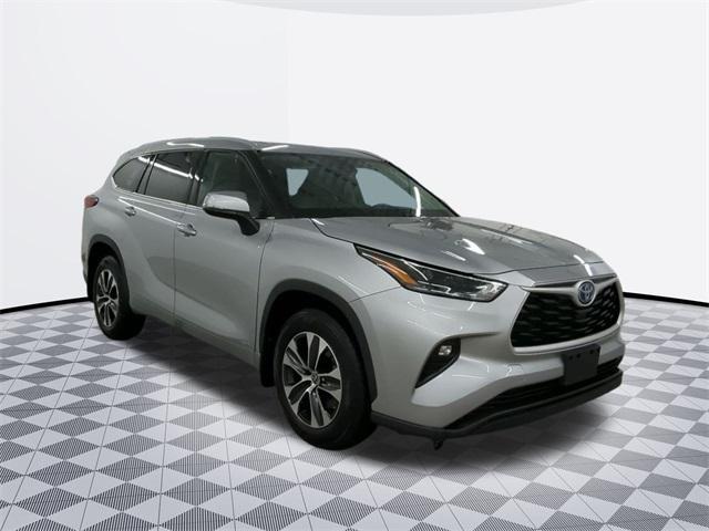 used 2022 Toyota Highlander Hybrid car, priced at $42,000