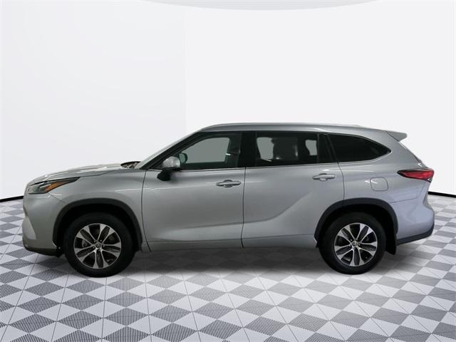 used 2022 Toyota Highlander Hybrid car, priced at $42,000