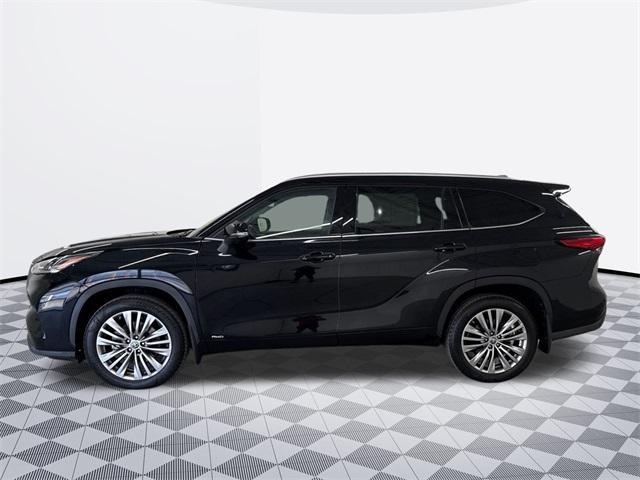 used 2022 Toyota Highlander Hybrid car, priced at $52,000