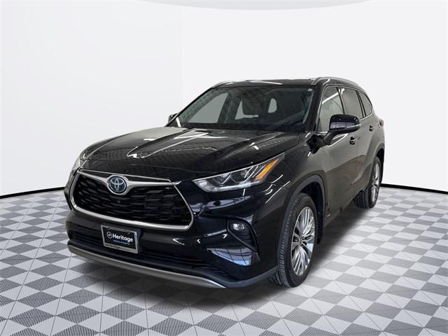 used 2022 Toyota Highlander Hybrid car, priced at $52,000