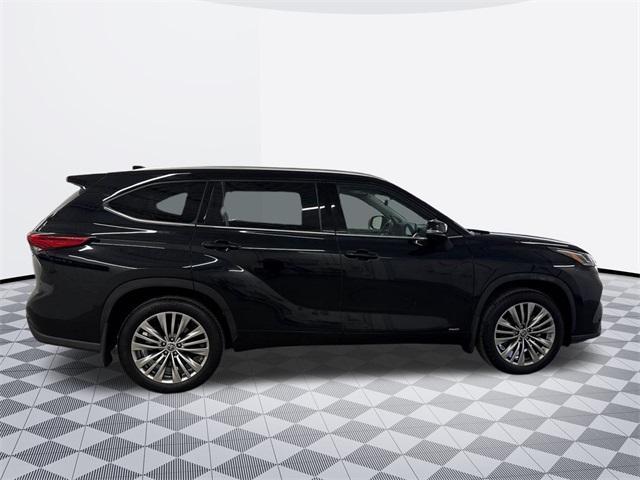 used 2022 Toyota Highlander Hybrid car, priced at $52,000