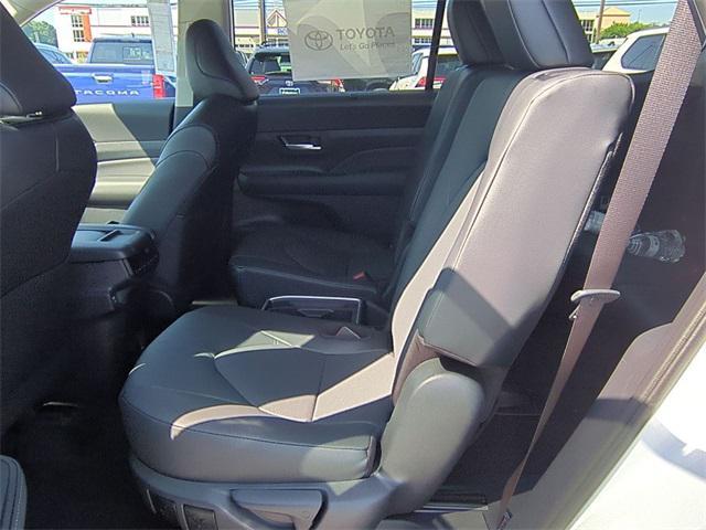 new 2025 Toyota Grand Highlander Hybrid car, priced at $62,113
