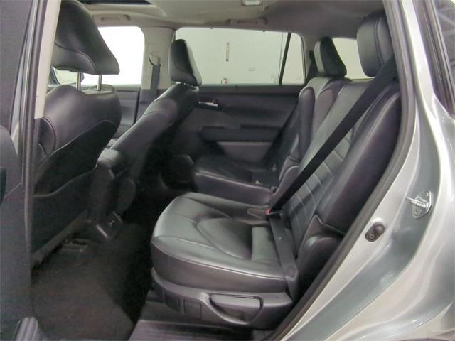 used 2021 Toyota Highlander car, priced at $31,500