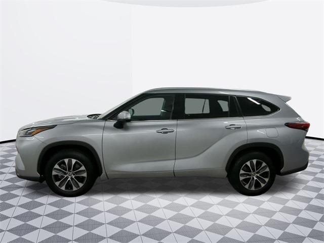 used 2021 Toyota Highlander car, priced at $31,500