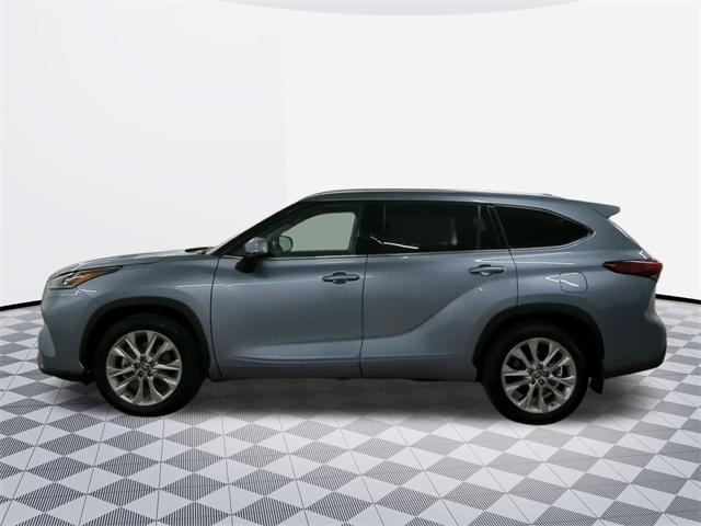 used 2022 Toyota Highlander car, priced at $41,000