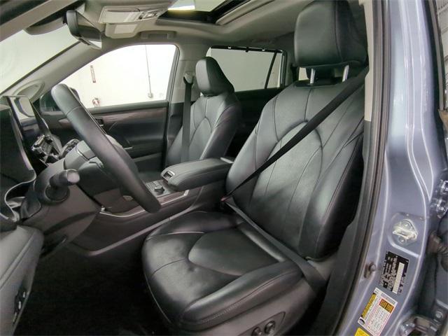 used 2022 Toyota Highlander car, priced at $41,000