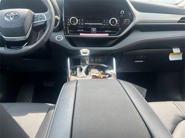new 2025 Toyota Highlander car, priced at $54,948