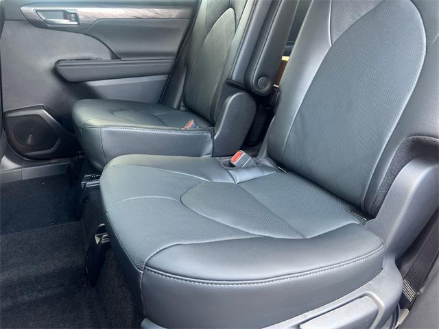 new 2025 Toyota Highlander car, priced at $54,948