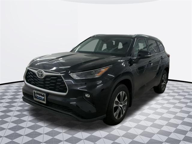 used 2022 Toyota Highlander car, priced at $35,500