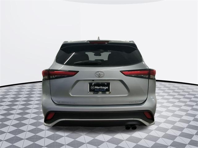 used 2022 Toyota Highlander car, priced at $37,900