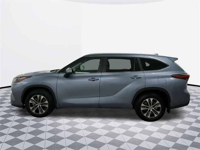 used 2023 Toyota Highlander car, priced at $38,500