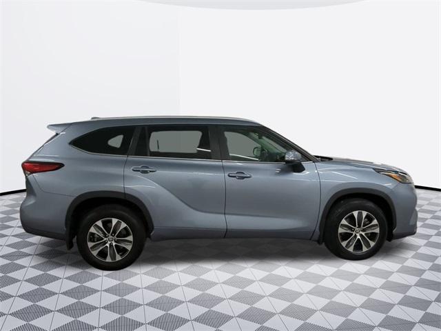 used 2023 Toyota Highlander car, priced at $38,500