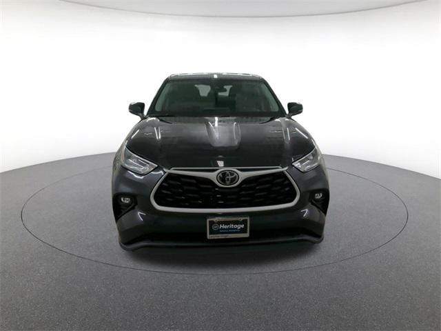 used 2020 Toyota Highlander car, priced at $25,000