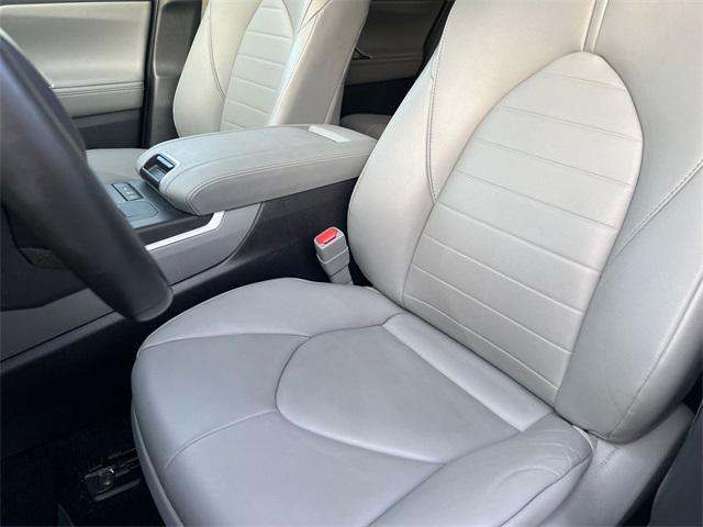 used 2021 Toyota Highlander Hybrid car, priced at $38,000