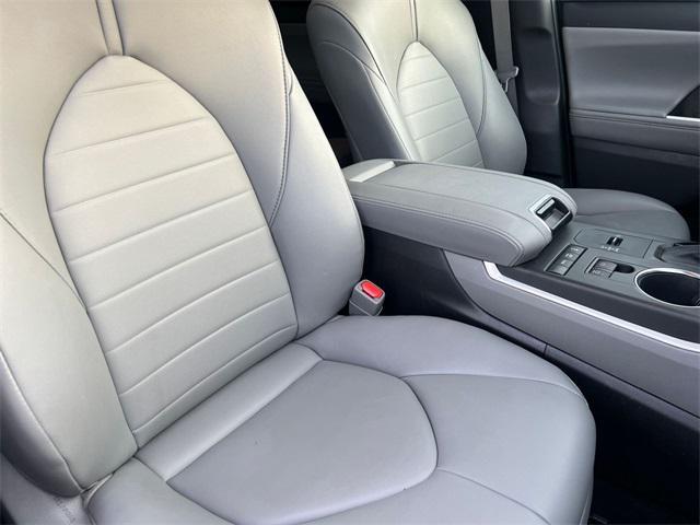 used 2021 Toyota Highlander Hybrid car, priced at $38,000