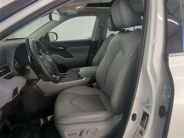 used 2021 Toyota Highlander car, priced at $35,000