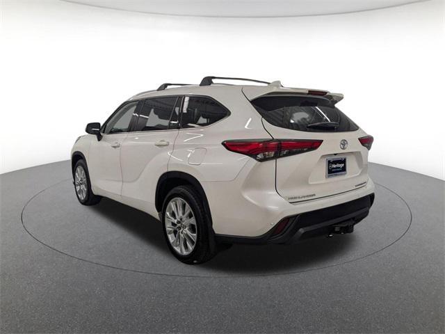 used 2020 Toyota Highlander car, priced at $27,800