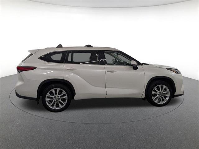 used 2020 Toyota Highlander car, priced at $27,800